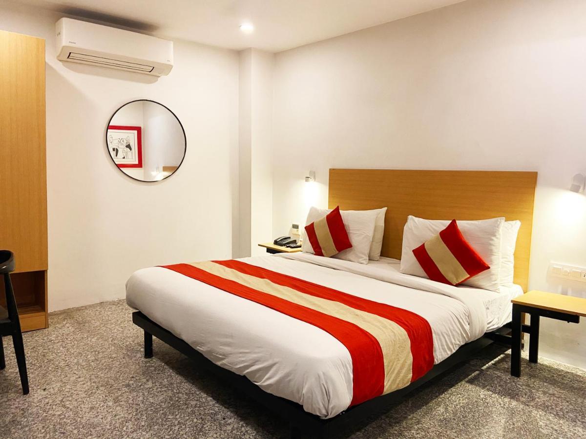 Hotel Golden Saffron By Qotel-Punjabi Bagh New Delhi Exterior photo