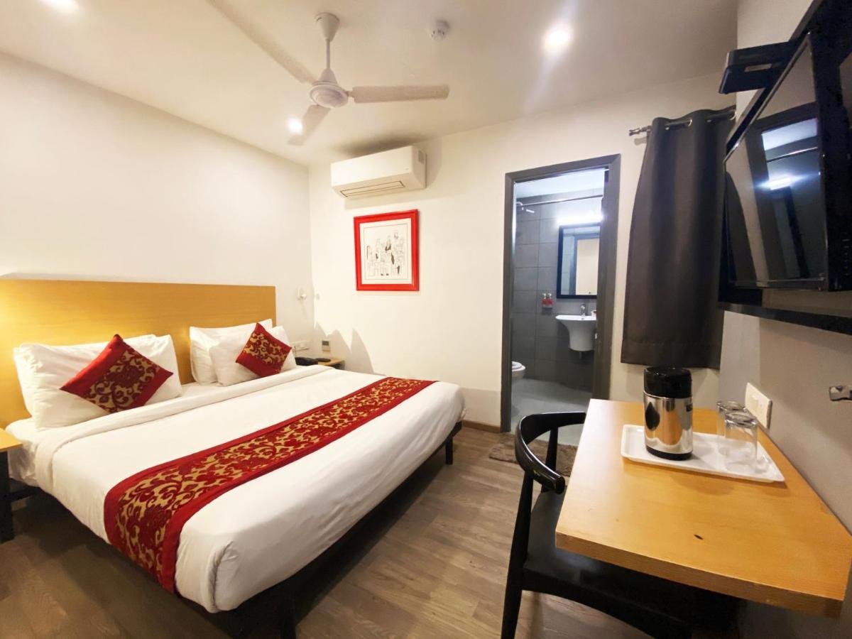 Hotel Golden Saffron By Qotel-Punjabi Bagh New Delhi Exterior photo