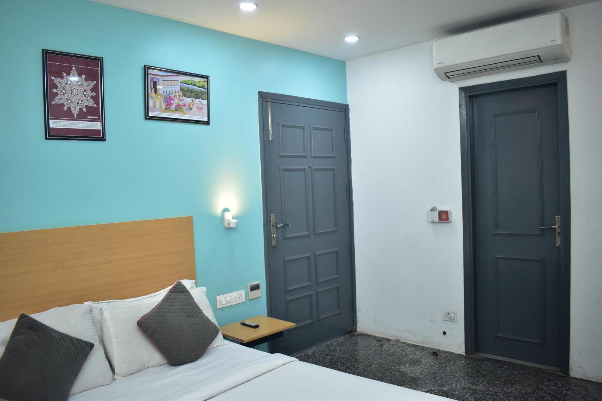 Hotel Golden Saffron By Qotel-Punjabi Bagh New Delhi Exterior photo
