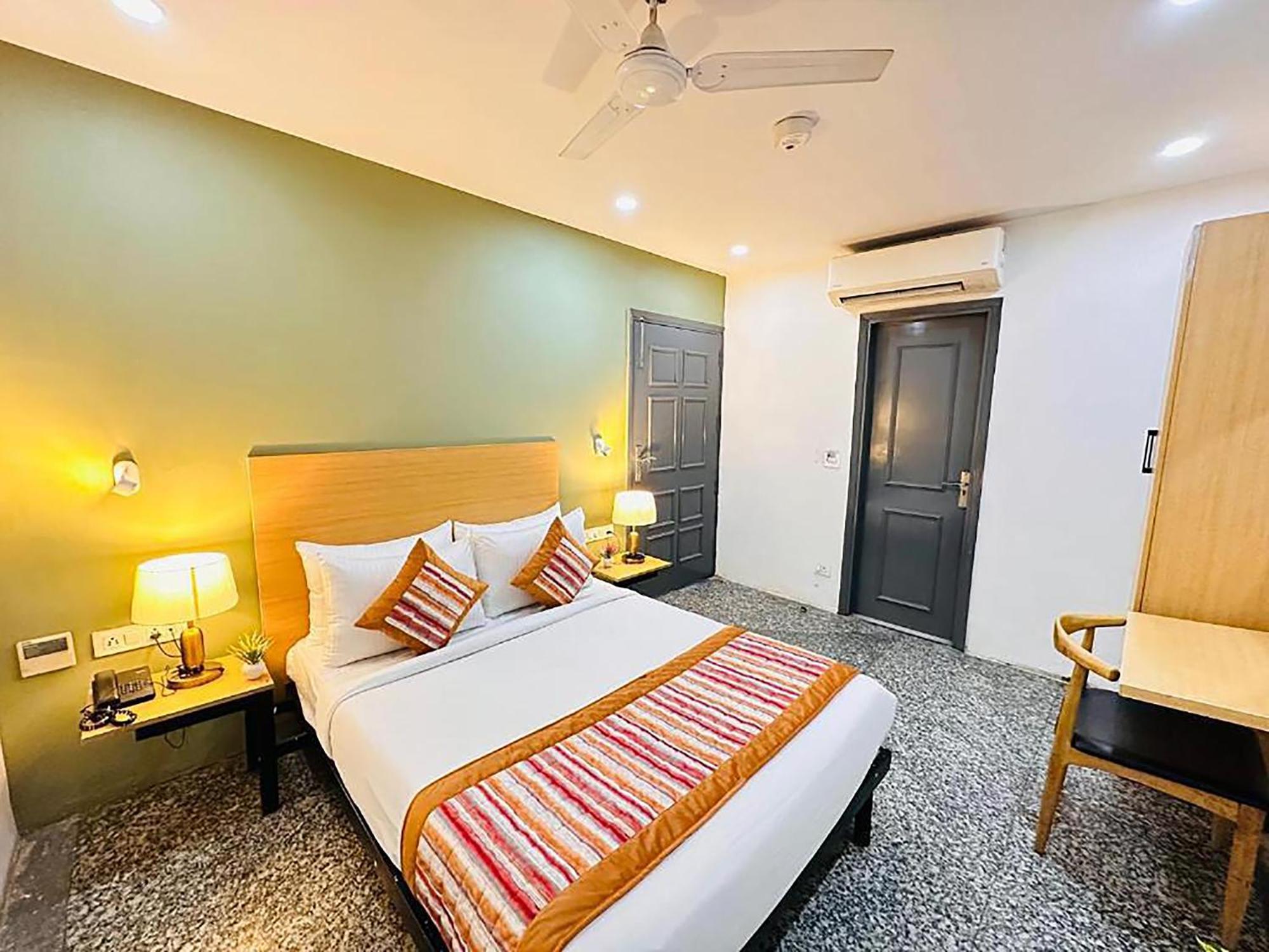 Hotel Golden Saffron By Qotel-Punjabi Bagh New Delhi Exterior photo